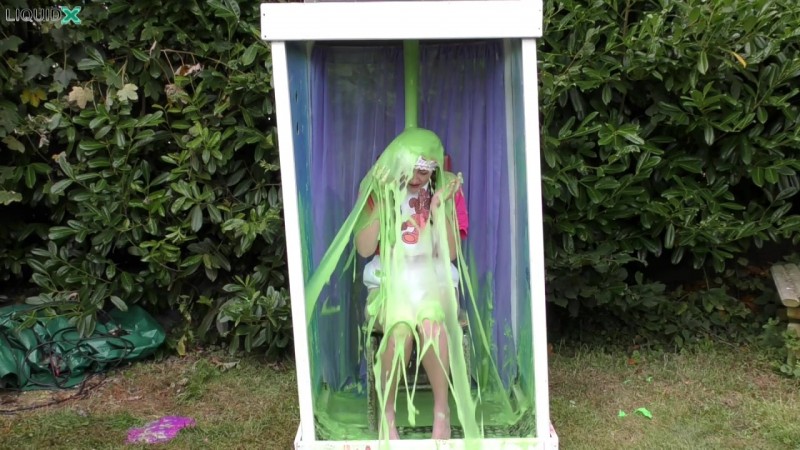 Janey Gunged in 'Humiliating' Costume