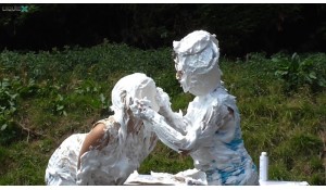 Lisa & Louise Have A Summer Pie Fight