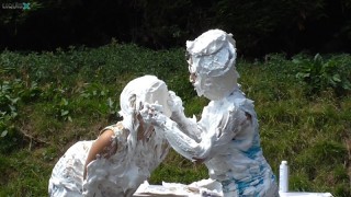 Lisa & Louise Have A Summer Pie Fight