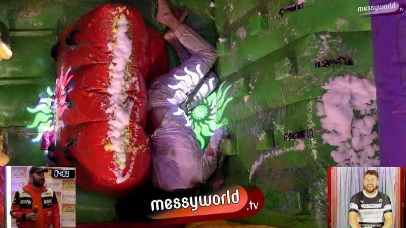 Inflatable Assault Course: Frank vs Wyn