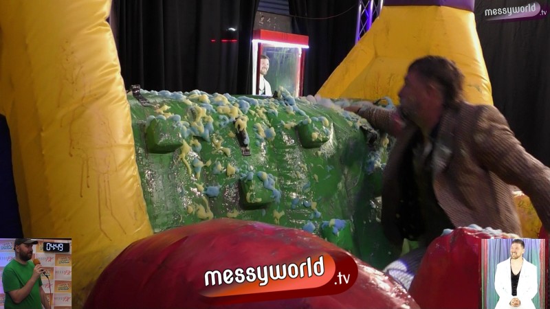 Inflatable Assault Course: Wyn vs Olly
