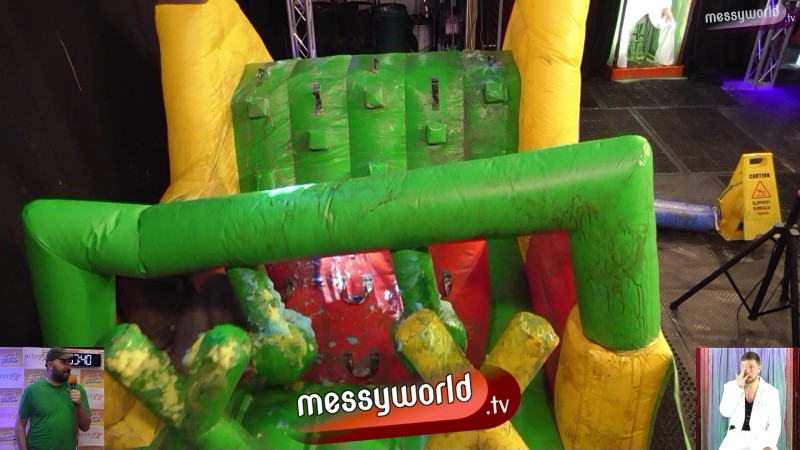 Inflatable Assault Course: Wyn vs Olly