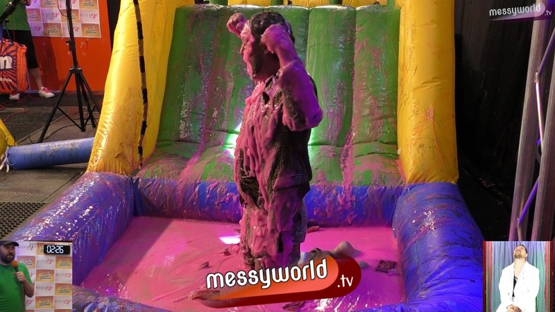 Inflatable Assault Course: Wyn vs Olly