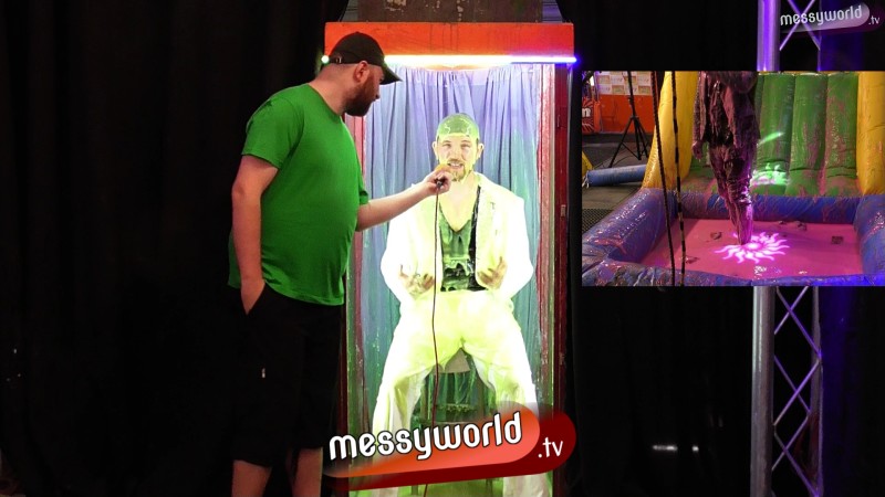 Inflatable Assault Course: Wyn vs Olly
