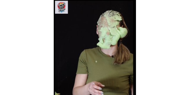 Kimberly plays a music quiz and loses to pies!