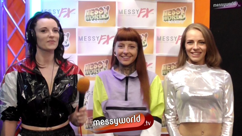 Inflatable Assault Course: S1-E1 Tina vs Erica