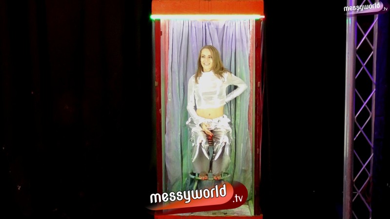 Inflatable Assault Course: S1-E1 Tina vs Erica