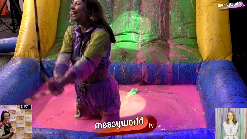 Inflatable Assault Course: S1-E1 Tina vs Erica