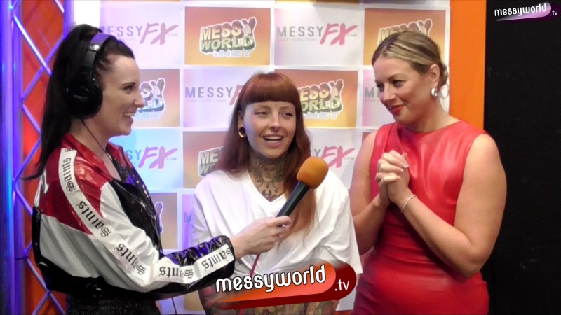 Inflatable Assault Course: Louisa vs Tina