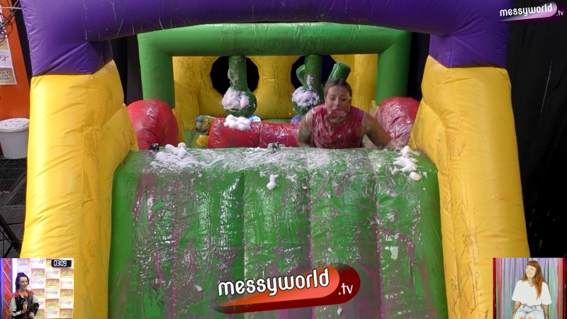 Inflatable Assault Course: Louisa vs Tina