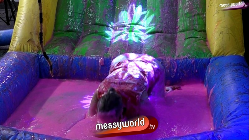 Inflatable Assault Course: Louisa vs Tina