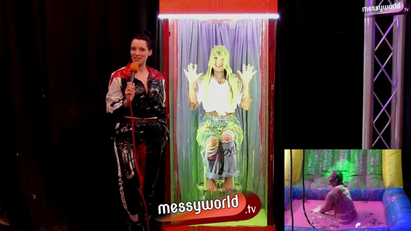 Inflatable Assault Course: Louisa vs Tina