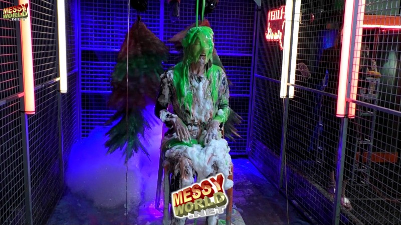 The Human Carwash • Emma vs Vicky