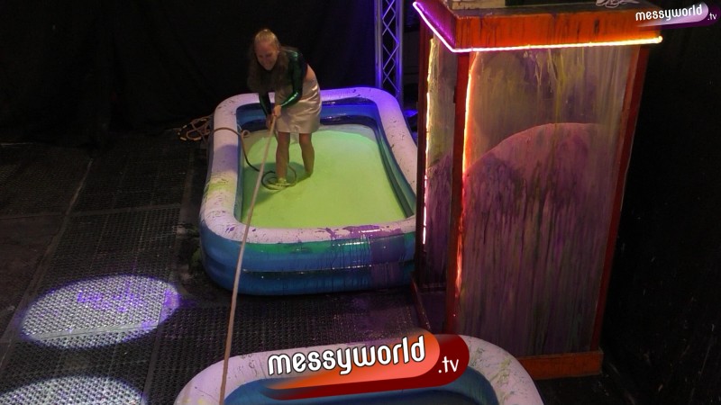 Tub of War: Rachael vs Debbie